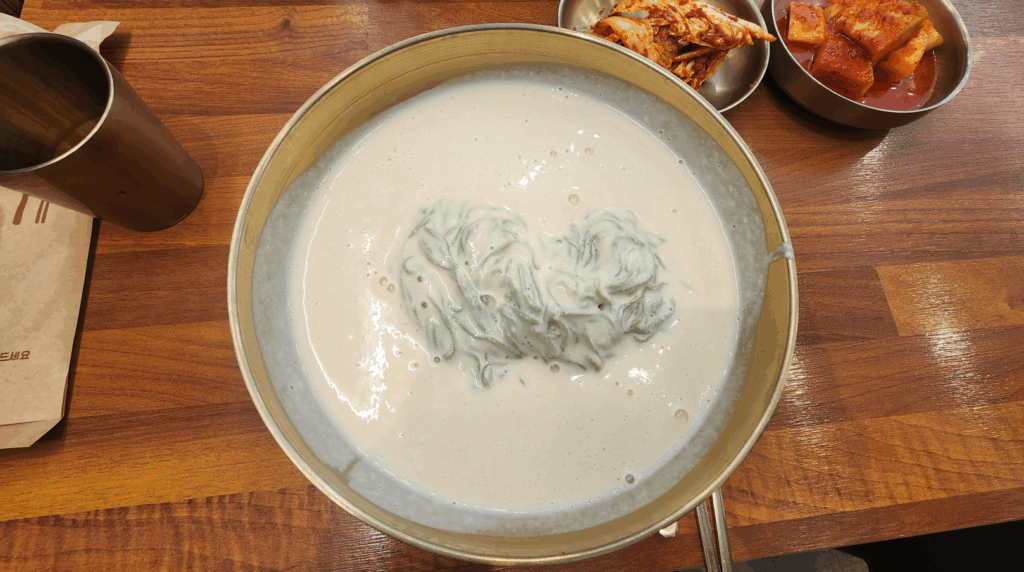 맷돌 콩국수 이미지